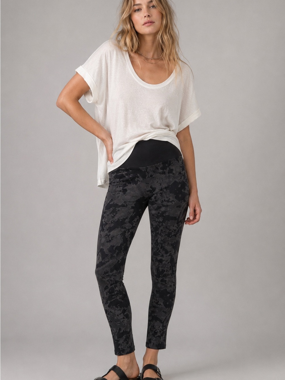 NWOT AnyBody Gray Black Camo Seamless High Rise Leggings Women’s Large Activewea